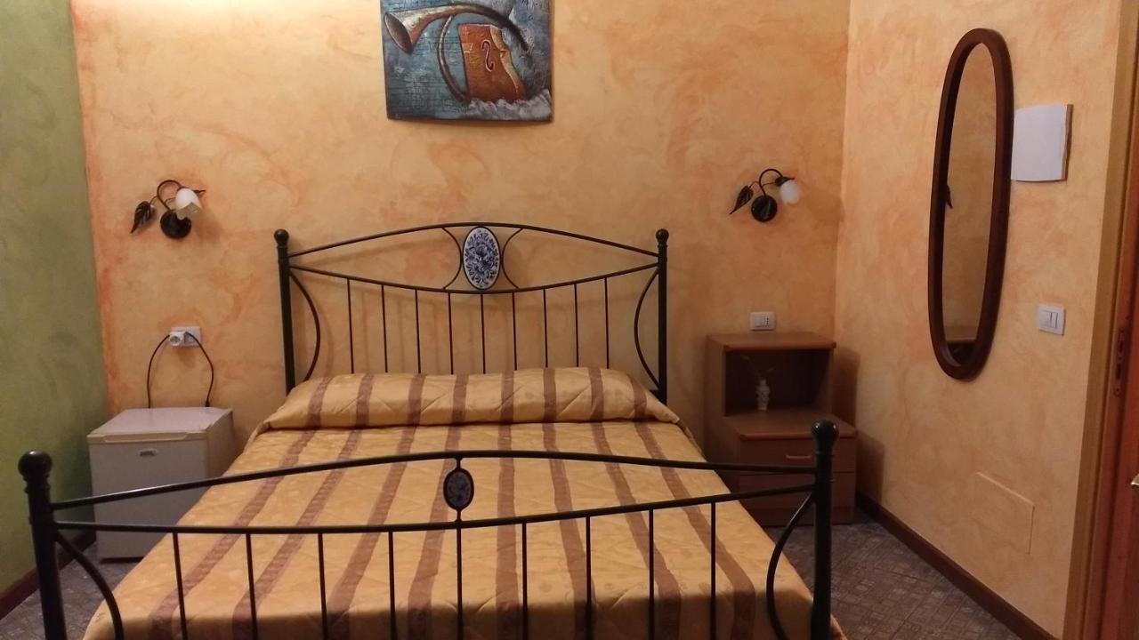 Palazzo Aprile Hotel Caltagirone Exterior photo