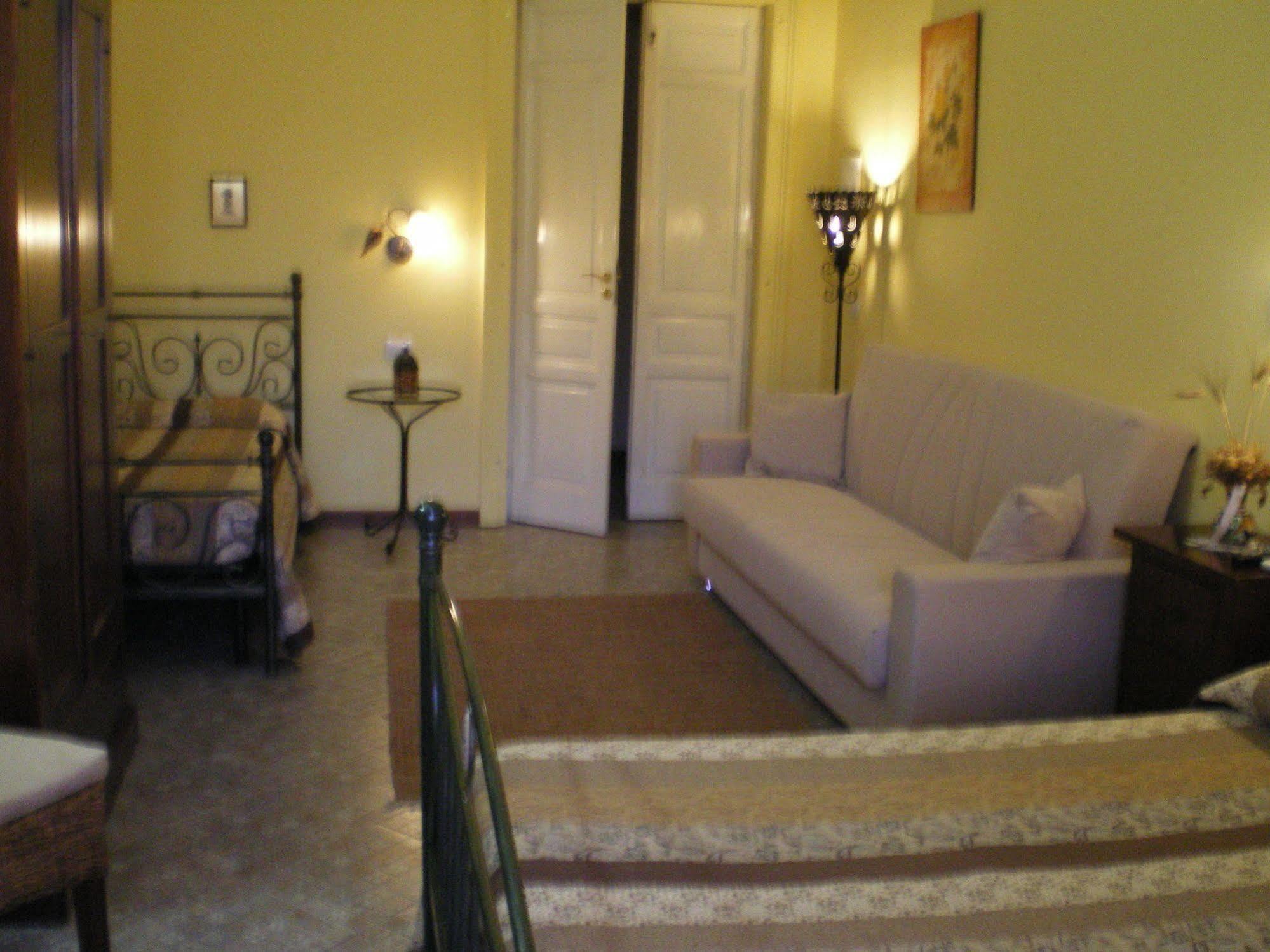 Palazzo Aprile Hotel Caltagirone Exterior photo