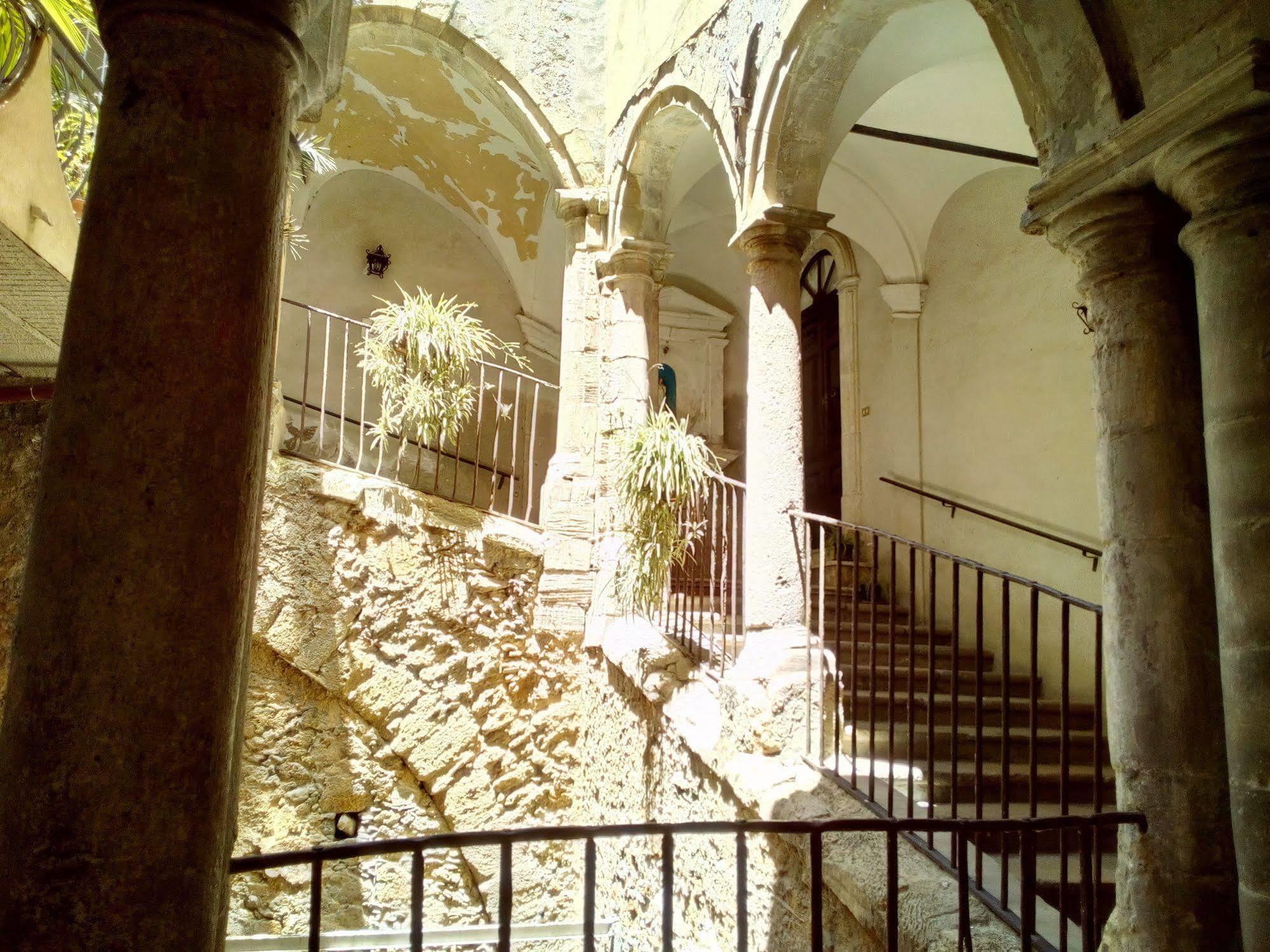 Palazzo Aprile Hotel Caltagirone Exterior photo